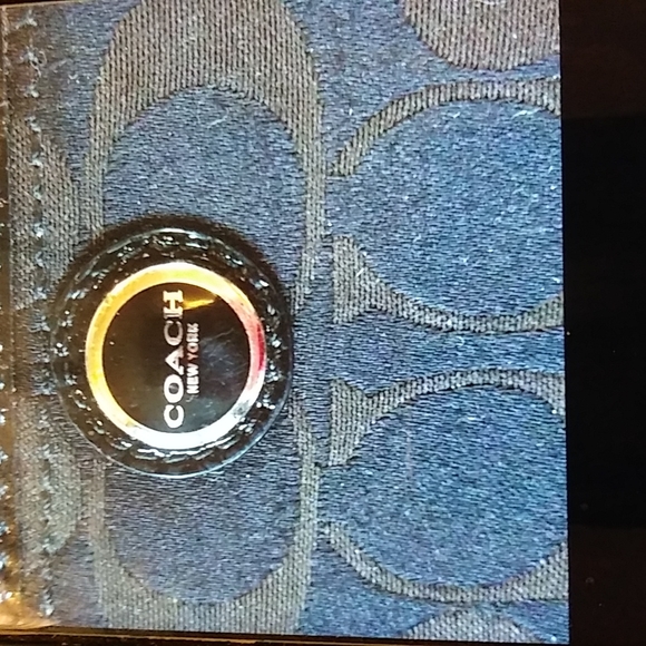 VGUC. Coach expandable black wallet - Picture 2 of 6